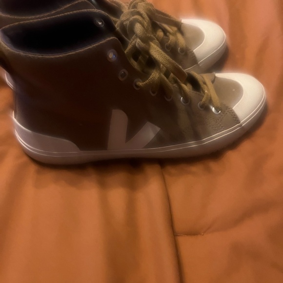 Men's Tan High-Top Sneakers - Picture 2 of 3